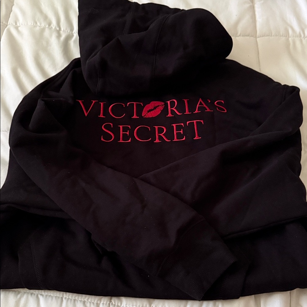 VS ICONIC FLEECE OVERSIZED PULLOVER HOODIE BLACK & KISS LOGO! Sold out!!🔥🔥